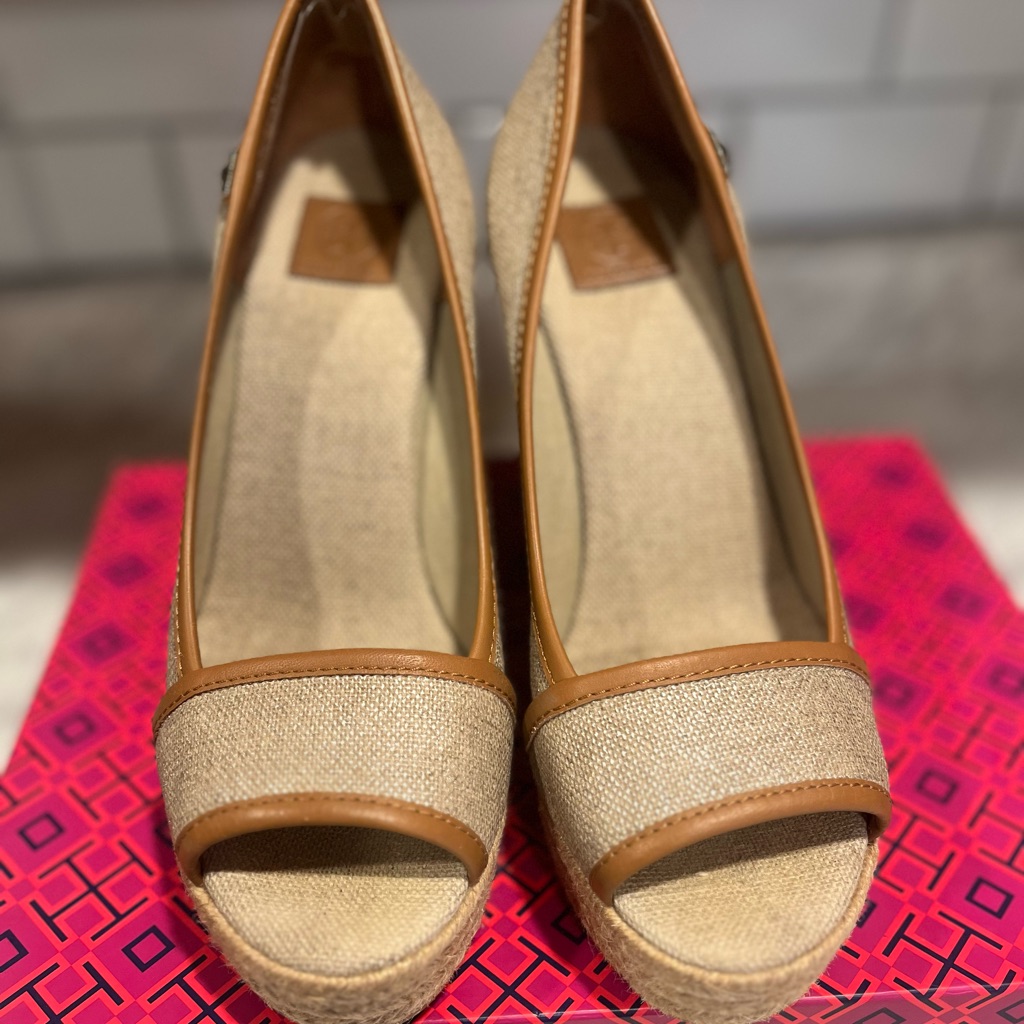 Tory Burch Wedge Platform Shoes; Size 8. Gold/Tan; 4” Platform.
